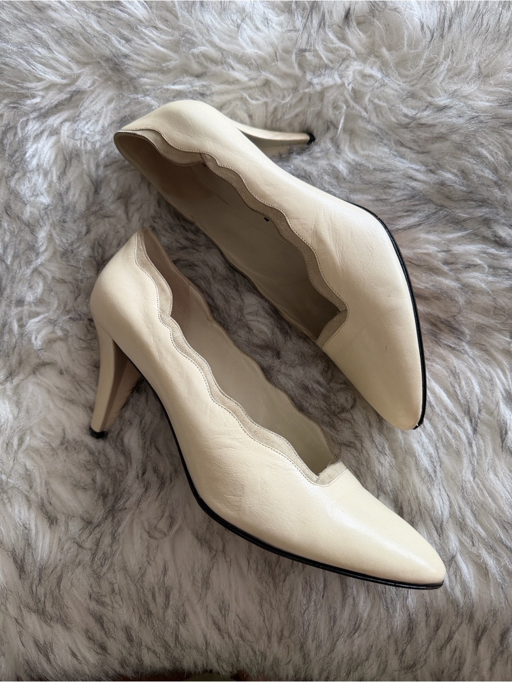 VINTAGE Yves Saint Laurent Cream Scalloped Leather Pointed-Toe Pumps